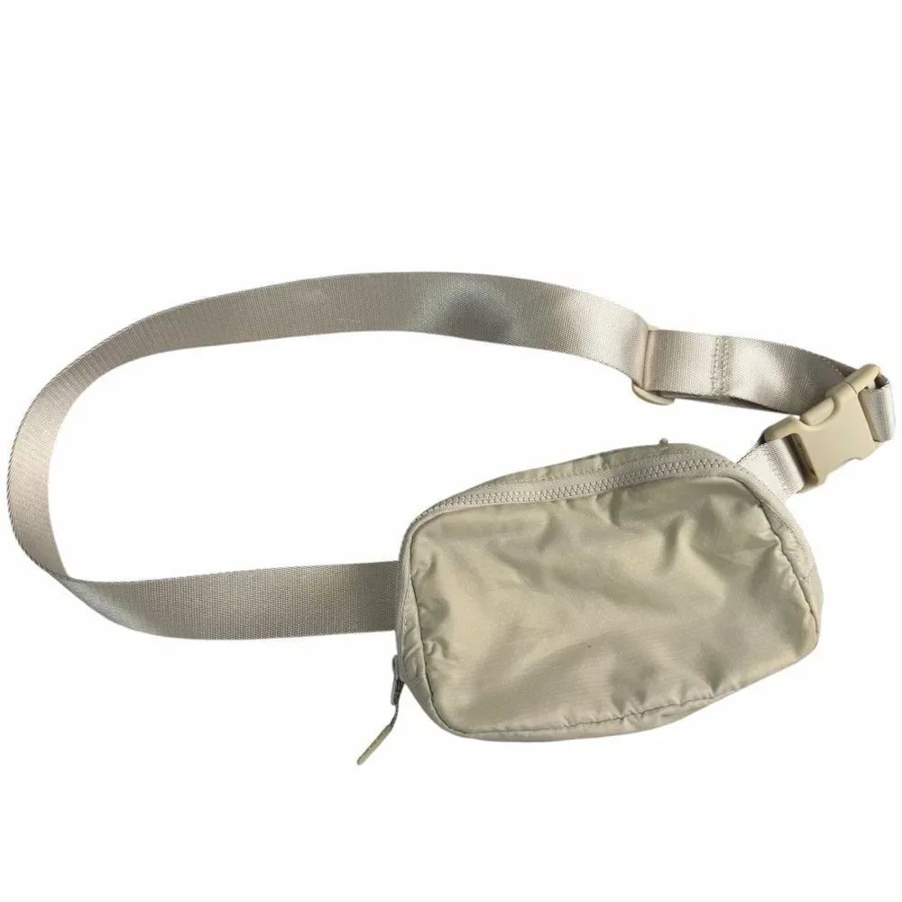 Lululemon Everywhere Belt Bag